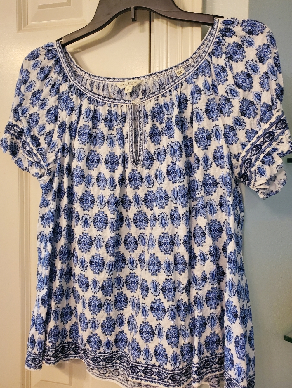 Max Studio Blue & White Floral Top Small